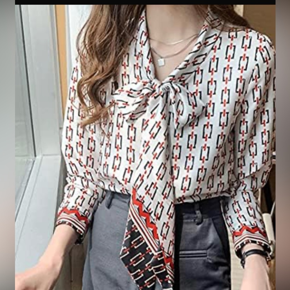 3/$30! Please bundle! 😍NWT, very professional, stylish blouse. Small